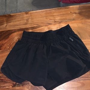 Lululemon track that shorts!!